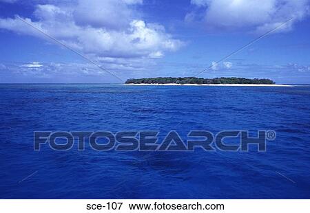 Stock Photo - Tropical Island on the Great Barrier Reef Australia. Fotosearch