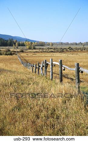 Holzzaun Durch Feld Wyoming Usa Stock Bild Usb 293 Fotosearch