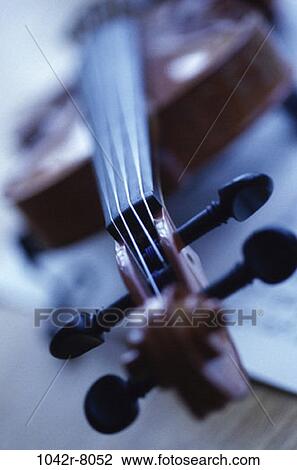 Stock Image - violin, arts, entertainment, still life, musical, instrument, Instruments musical. Fotosearch
