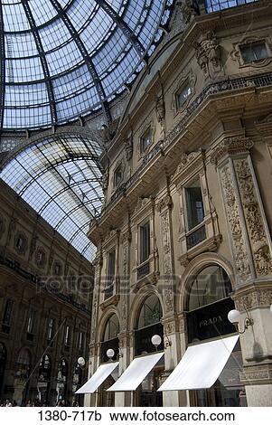 Interieur De A Centre Commercial Galleria Vittorio Emanuele Ii Milan Lombardie Italie Banque D Image 1380 717b Fotosearch