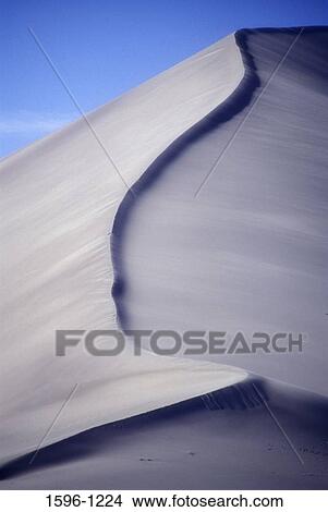Picture - Sand dune in a desert, Dune Crestline, Bruneau Dunes State Park, Snake River Birds of Prey National Conservation Area, Idaho, USA. Fotosearch