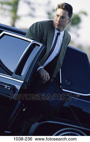Stock Photograph - business, outdoors, transportation, cars, individuals, business travel, Businesspeople transportation. Fotosearch