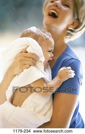 Picture - people, woman, mother, baby, crying, nurturing, Middle-aged. Fotosearch