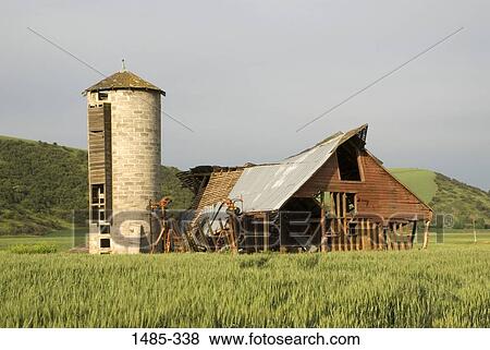 Abandoned barn in a field, Oregon, USA View Large Photo Image Stock Photo - Abandoned barn in a field, Oregon, USA. Fotosearch