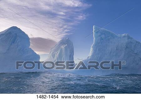Picture - sky, white, water, cloud, sea, ocean, ice. Fotosearch