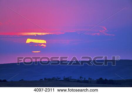 Stock Image - Mountains at sunrise, Thompson-Okanagan, British Columbia, Canada. Fotosearch