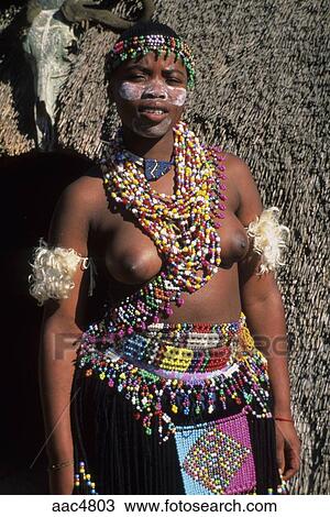 Γυμνή αφρικανική κυρία