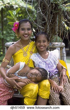 Thailand Bangkok Rose Garden Thai Woman And Children Stock