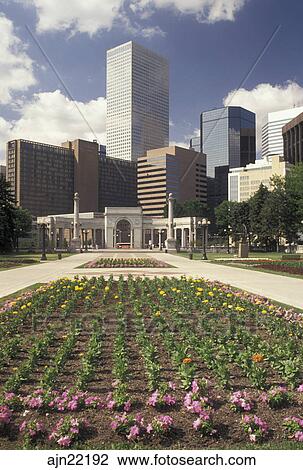 Skyline Denver Co Colorado Skyline Of Downtown Denver From Civic Center Park Adorned With Flowers Stock Image Ajn22192 Fotosearch