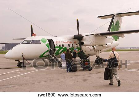 モントリオール カナダ ジャズ 地域である 支え 飛行機 モントリオール 空港 モントリオール 空港 ストックイメージ Rwc1690 Fotosearch