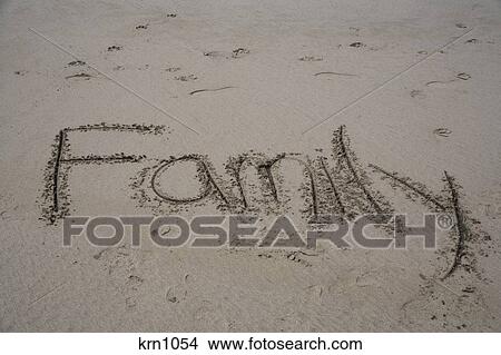 Sable Ecriture Plage Lecture Family Image Krn1054 Fotosearch