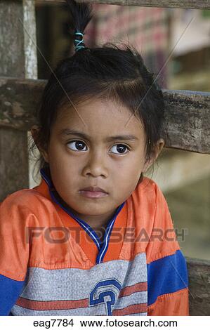 若い タイ人 女の子 中に 村 の Laem Naew A 漁村 上に 北 Andaman の 海 タイ ピクチャー Eag7784 Fotosearch