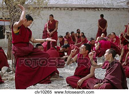 Monche Debatte Dass Feiner Punkte Von Tibetanischer Buddhismus In Dieser Historische Form Von Lernen An Sera Kloster Lhasa Tibet Stock Fotografie Clv Fotosearch