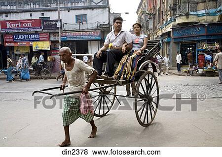筋肉労働 人 引く 手 人力車 で 乗客 カルカッタ 今 Kolkata 西のベンガル インド 写真館 イメージ館 Din2378 Fotosearch