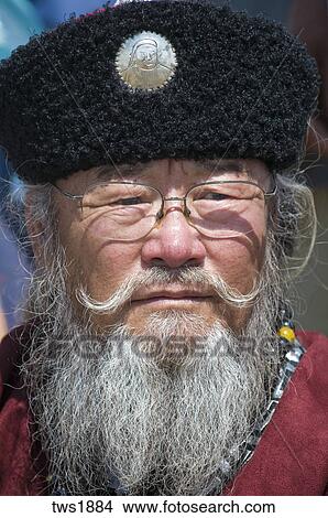 traditionally-dressed-ethnic-mongolian-p