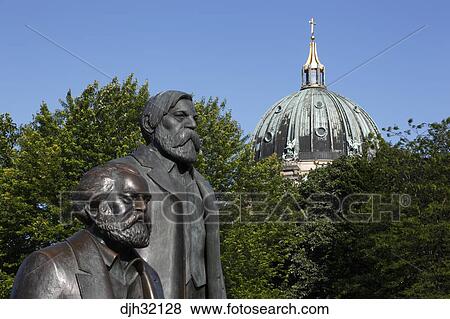 Download Karl Marx And Friedrich Engels Statue Pics