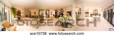 Panoramische Ansicht Von Luxus Haus Innere Ausstellung Aufenthaltsraum Esszimmer Und Offener Plan Kueche Stock Foto Ace10738 Fotosearch