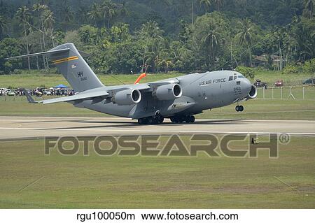 Picture - A Boeing C-17 Globemaster III of the U. S. Air Force taking off.. Fotosearch