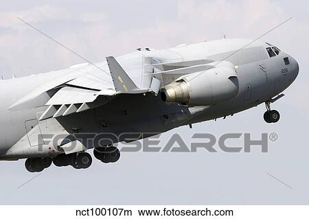 Picture - A C-17 Globemaster III of the United Arab Emirates Air Force.. Fotosearch