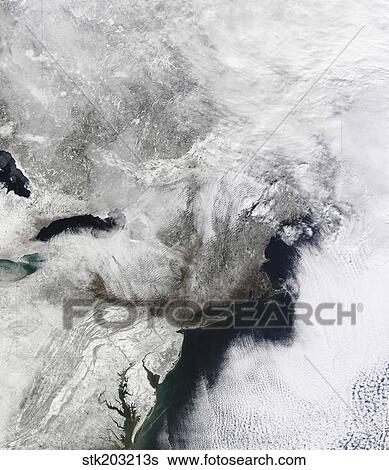 Stock Photograph - A severe winter storm around the Washington D. C. area.. Fotosearch