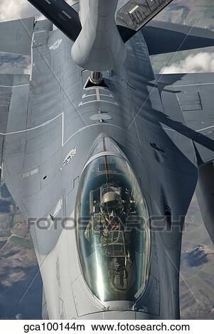 Picture - A U. S. Air Force F-16C Fighting Falcon receives in-flight refueling.. Fotosearch
