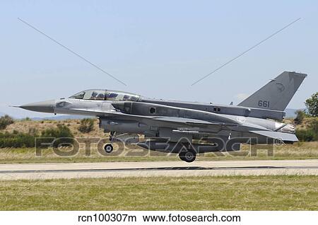 Picture - F-16D Falcon from the Republic of Singapore Air Force landing.. Fotosearch