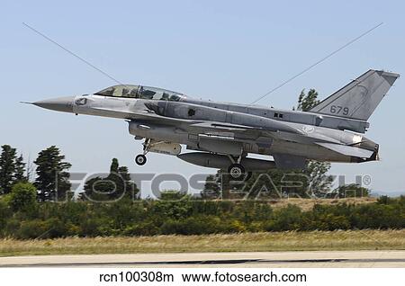 Picture - F-16D Falcon from the Republic of Singapore Air Force landing.. Fotosearch