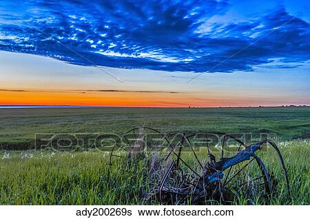 Moon and Venus in conjunction at dawn, Alberta, Canada. View Large Photo Image Stock Photograph - Moon and Venus in conjunction at dawn, Alberta, Canada.. Fotosearch