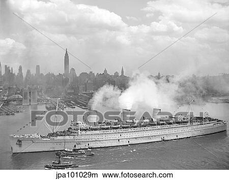 Stock Illustration - World War II photo of RMS Queen Mary arriving in New York harbor.. Fotosearch