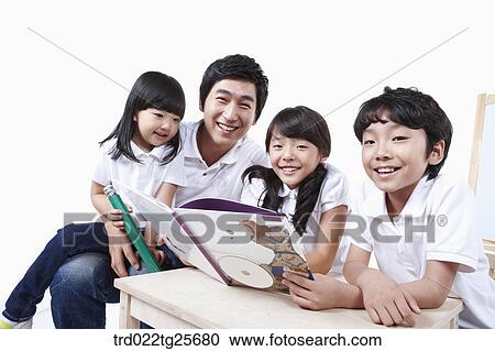 Clipart - childen are reading . Fotosearch