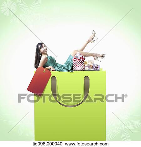 Clipart - memo template featuring woman with shopping items. Fotosearch