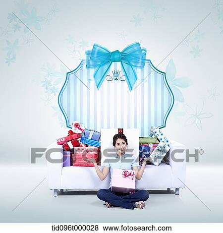 Stock Illustration - memo template featuring woman with shopping bags. Fotosearch