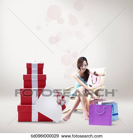 memo template featuring woman with shopping bags View Large Illustration Stock Illustration - memo template featuring woman with shopping bags. Fotosearch