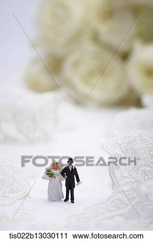 tiny wedding figures View Large Illustration Clip Art - tiny wedding figures. Fotosearch