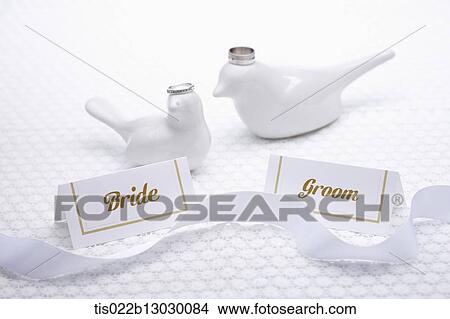 wedding cards with wedding rings View Large Illustration Stock Illustration - wedding cards with wedding rings. Fotosearch
