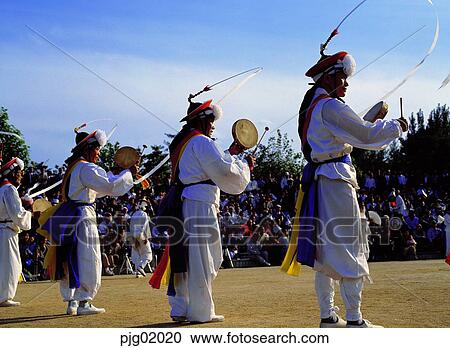Koreaethnic customs town, ethnic customs town, Hanbok, performance, town, spectators View Large Photo Image Stock Image - Koreaethnic customs town, ethnic customs town, Hanbok, performance, town, spectators. Fotosearch