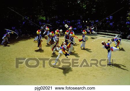 Koreaethnic customs town, ethnic customs town, Kwaengguari, drum, Jing, Hanbok, performance View Large Photo Image Stock Image - Koreaethnic customs town, ethnic customs town, Kwaengguari, drum, Jing, Hanbok, performance. Fotosearch