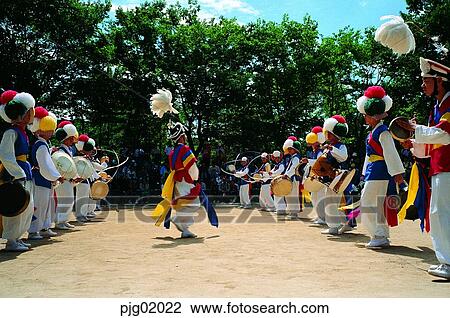 Koreaethnic customs town, ethnic customs town, Nongak, Kwaengguari, drum, Jing, Hanbok View Large Photo Image Stock Image - Koreaethnic customs town, ethnic customs town, Nongak, Kwaengguari, drum, Jing, Hanbok. Fotosearch