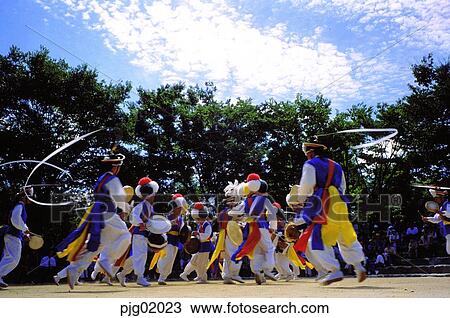 Koreaethnic customs town, ethnic customs town, Nongak, Kwaengguari, drum, Jing, Hanbok View Large Photo Image Stock Image - Koreaethnic customs town, ethnic customs town, Nongak, Kwaengguari, drum, Jing, Hanbok. Fotosearch