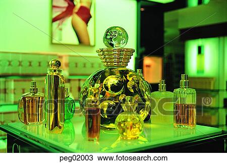 Stock Image - objects, display, things, articles, beauty, 0807. Fotosearch