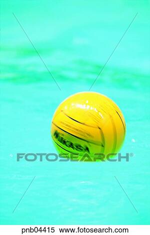 ボール 水球 水生 スポーツ 水泳 プール スポーツ ストックフォト 写真素材 Pnb Fotosearch