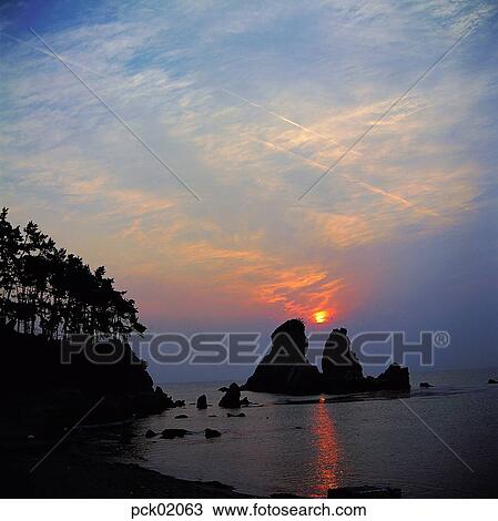 Stock Image - cloud, red sky, sunset, sunrise, wave, surge, ripple. Fotosearch