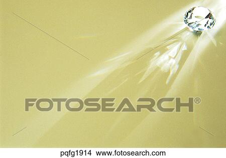 Picture - precious metal, noble metal, diamond, diamond, jewerly, jewerly, fire light. Fotosearch