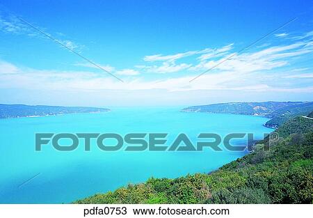 イスタンブール 黒い海 海峡 海 地平線 雲 風景 ストックイメージ Pdfa0753 Fotosearch