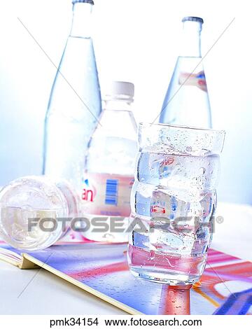 Eau Bouteille Eau Eau Tasse Eau Source Eau Source Bouteille Eau Potable Image