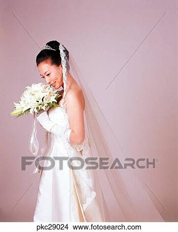 marriage, Oriental, wedding veil, bridal veil, model, smile, bouquet View Large Photo Image Picture - marriage, Oriental, wedding veil, bridal veil, model, smile, bouquet. Fotosearch