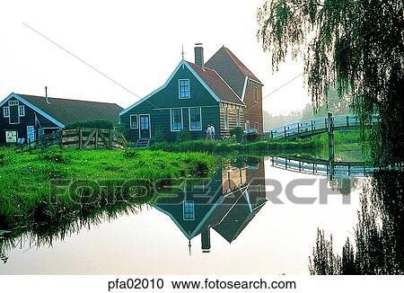 Stock Image - building, architecture, structure, bridge, day, bridge, detached house. Fotosearch