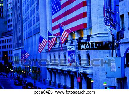 古い栄光 スターとストライプ 旗 スターとストライプ ウォールストリート アメリカ ニューヨーク アメリカ 国旗 ストックフォト 写真素材 Pdca0425 Fotosearch