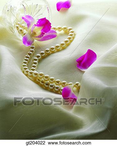 Stock Image - flower, leaf, leaves, necklace, gem, jewel, pearl. Fotosearch