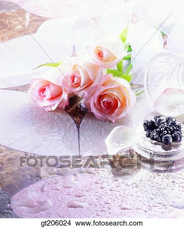 Picture - flower, rose, bead, gem, jewel case, jewel box, bouquet. Fotosearch